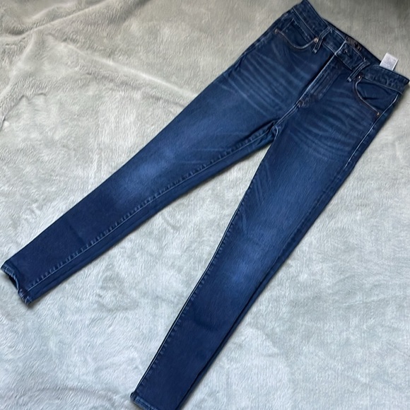 Abercrombie & Fitch High Rise. - Picture 4 of 8